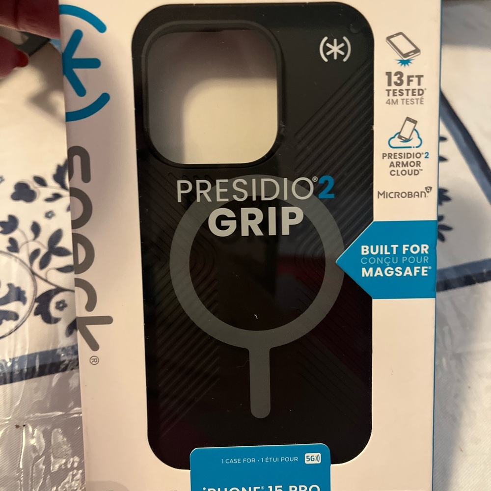 Speck Black Presidio2 Grip Case for Smartphones for 15 pro